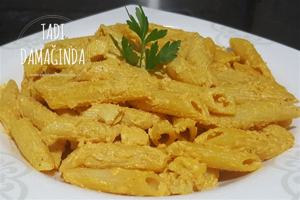 Labneli Körili Tavuklu Makarna