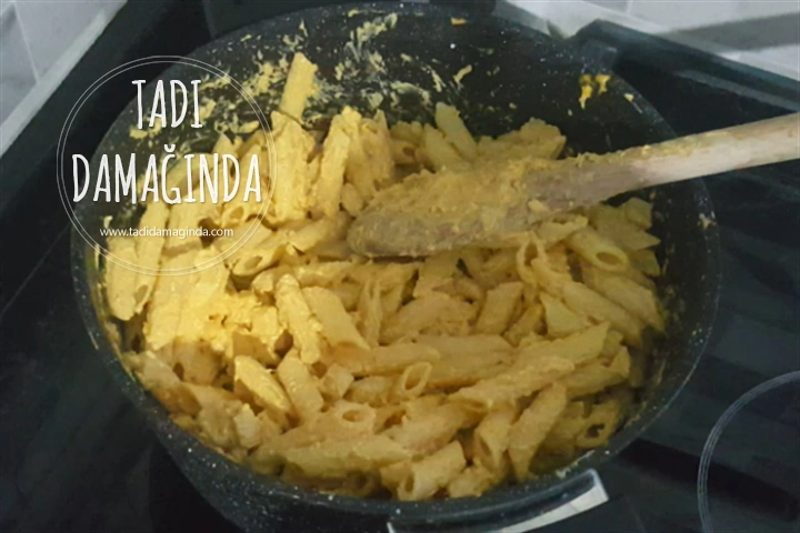 Labneli Körili Tavuklu Makarna