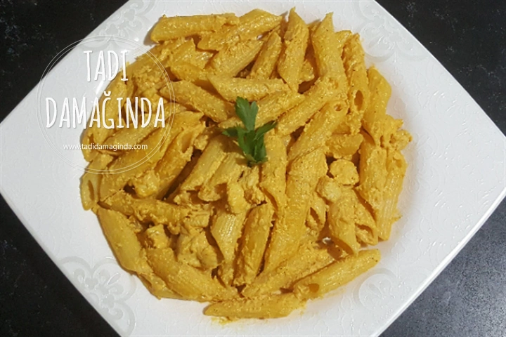 Labneli Körili Tavuklu Makarna