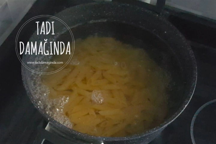 Labneli Körili Tavuklu Makarna