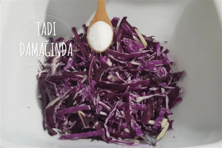 Mor Lahana Mezesi (Pişirmeden)