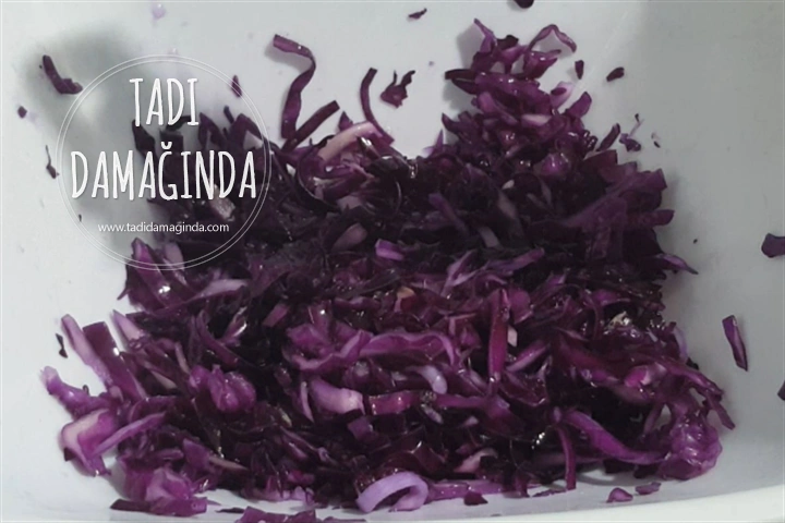 Mor Lahana Mezesi (Pişirmeden)