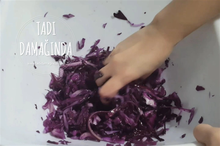 Mor Lahana Mezesi (Pişirmeden)