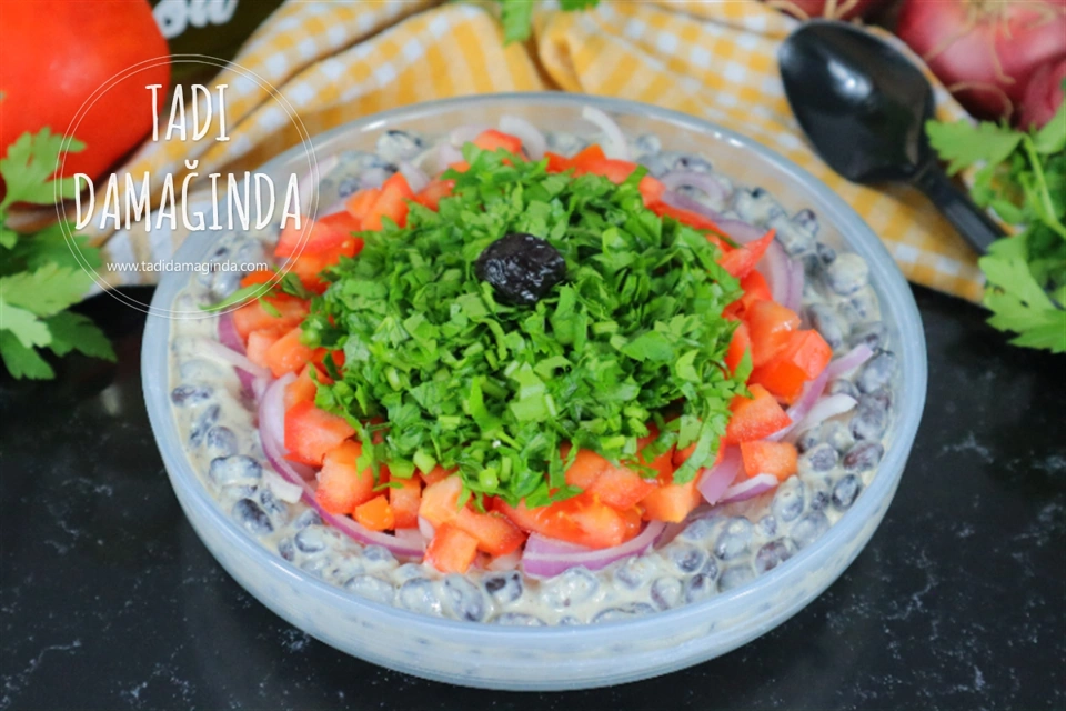 Tahin Soslu Siyah Fasulye Piyazı