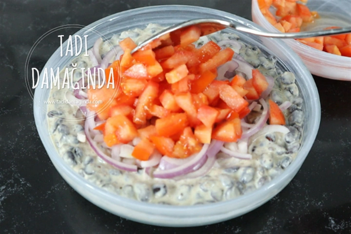 Tahin Soslu Siyah Fasulye Piyazı