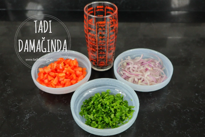 Tahin Soslu Siyah Fasulye Piyazı