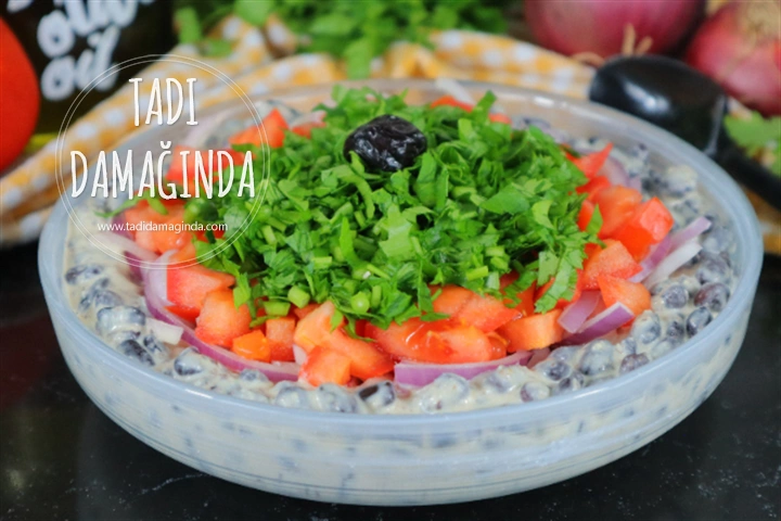 Tahin Soslu Siyah Fasulye Piyazı