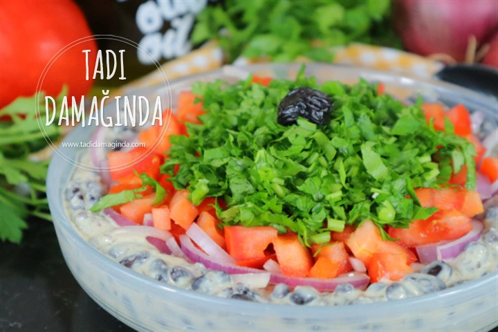 Tahin Soslu Siyah Fasulye Piyazı