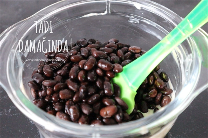 Tahin Soslu Siyah Fasulye Piyazı