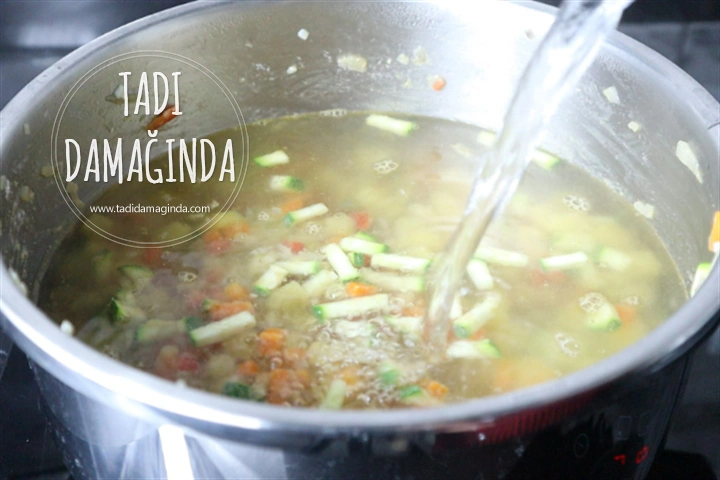 Taneli Sebze Çorbası