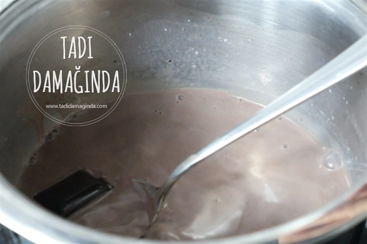 Kakuleli Sıcak Çikolata