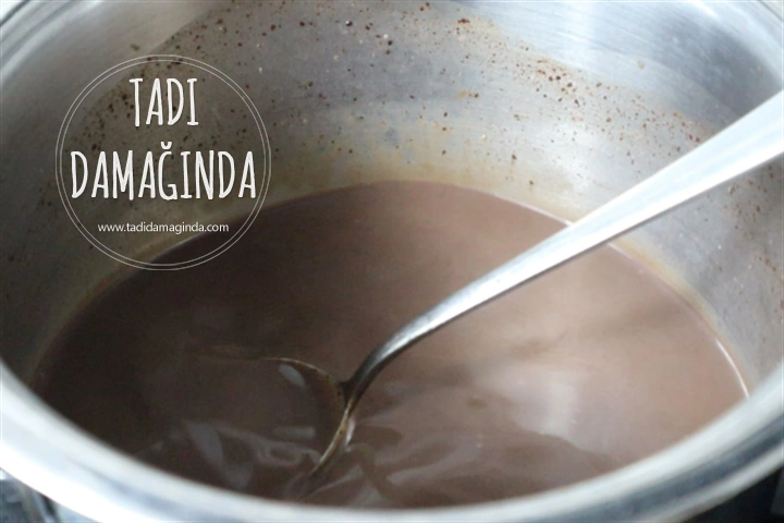 Kakuleli Sıcak Çikolata