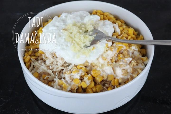 Yoğurtlu Tavuk Salatası (Yalancı Çerkez Tavuğu)