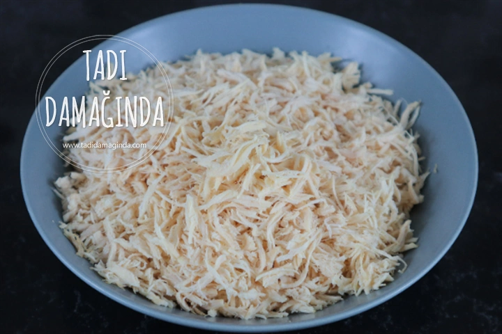 Yoğurtlu Tavuk Salatası (Yalancı Çerkez Tavuğu)