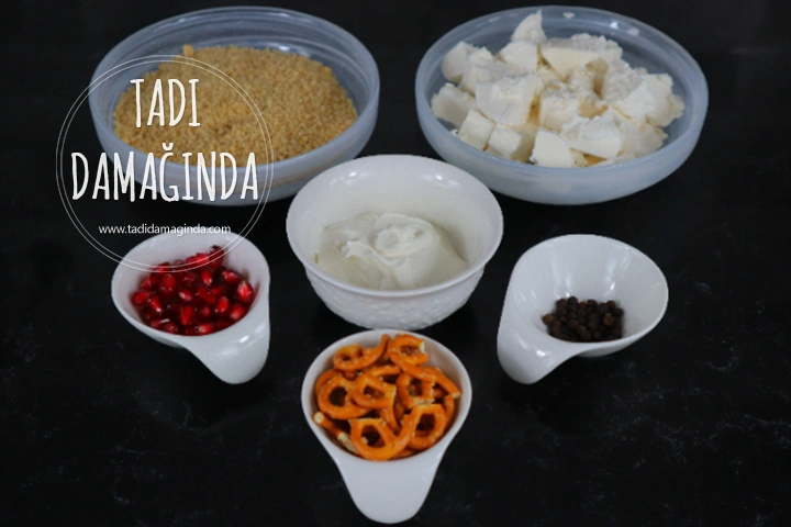 Yılbaşına Özel Ren Geyiği Şeklinde Peynir Topları