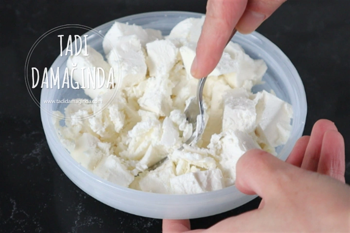 Yılbaşına Özel Ren Geyiği Şeklinde Peynir Topları