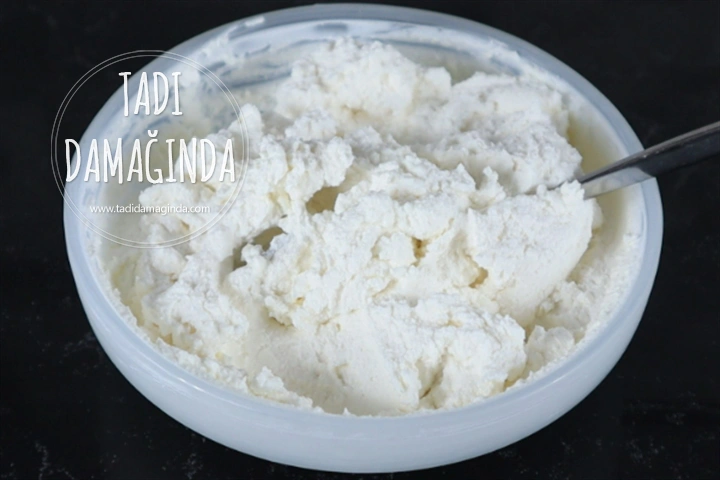 Yılbaşına Özel Ren Geyiği Şeklinde Peynir Topları