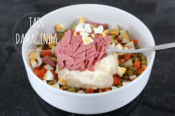 Rus Salatası (Olivier Salad)