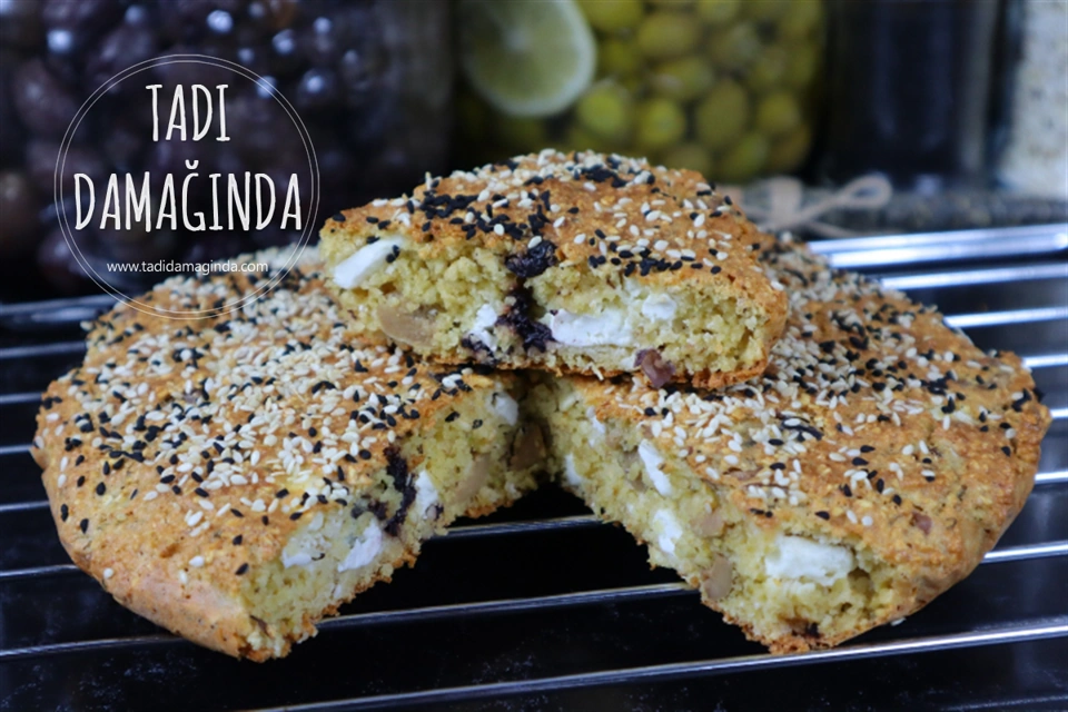 Zeytinli Peynirli ve Kekikli Glütensiz Yulaf Kek