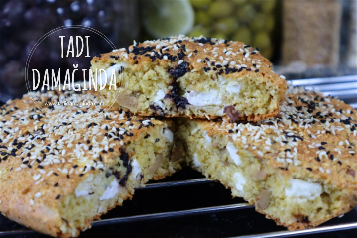 Zeytinli Peynirli ve Kekikli Glütensiz Yulaf Kek