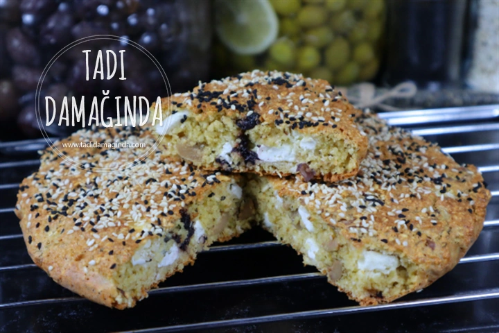 Zeytinli Peynirli ve Kekikli Glütensiz Yulaf Kek