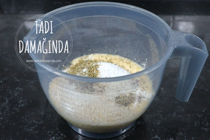 Zeytinli Peynirli ve Kekikli Glütensiz Yulaf Kek