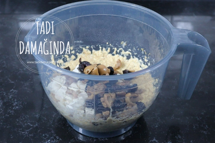 Zeytinli Peynirli ve Kekikli Glütensiz Yulaf Kek