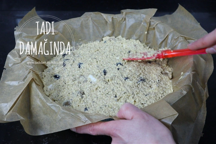 Zeytinli Peynirli ve Kekikli Glütensiz Yulaf Kek