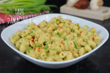 Yoğurtlu Avokado Soslu Makarna