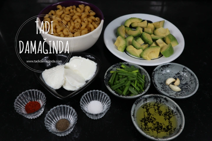Yoğurtlu Avokado Soslu Makarna