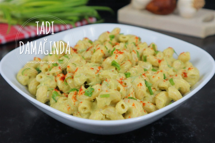 Yoğurtlu Avokado Soslu Makarna