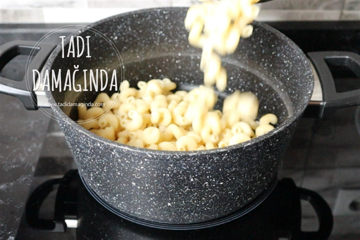 Yoğurtlu Avokado Soslu Makarna