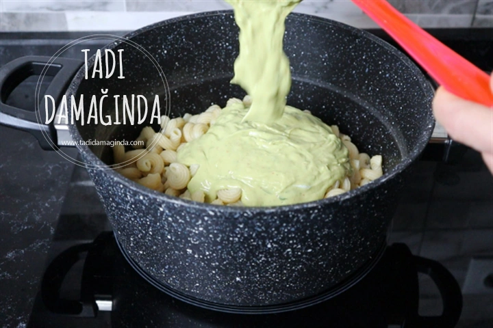 Yoğurtlu Avokado Soslu Makarna