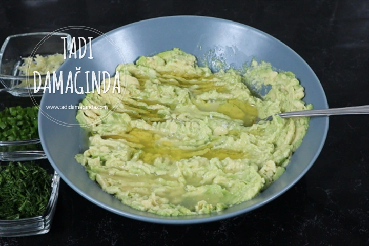 Soğanlı Dereotlu Avokado