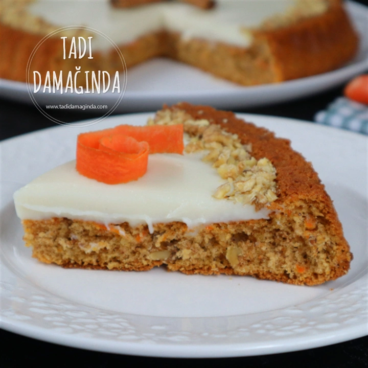 Tart Kalıbında Kremalı Havuçlu Kek