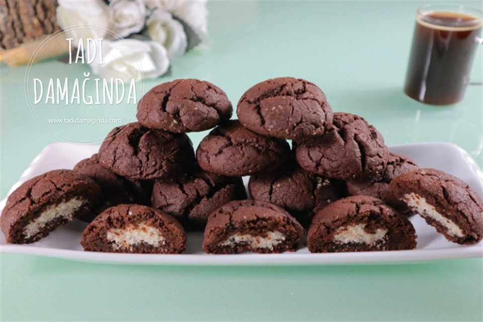 Hindistan Cevizi Dolgulu Kakaolu Çatlak Kurabiye