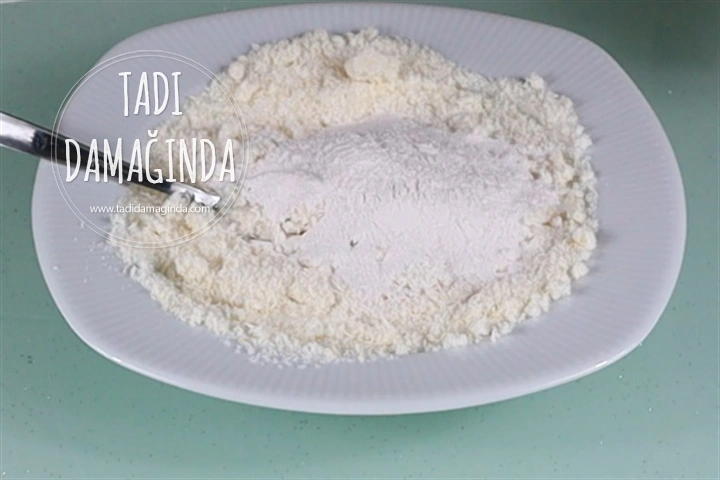 Hindistan Cevizi Dolgulu Kakaolu Çatlak Kurabiye