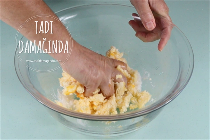 Hindistan Cevizi Dolgulu Kakaolu Çatlak Kurabiye