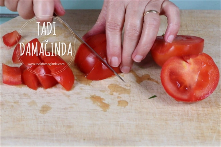 Narlı Cevizli Roka Salatası