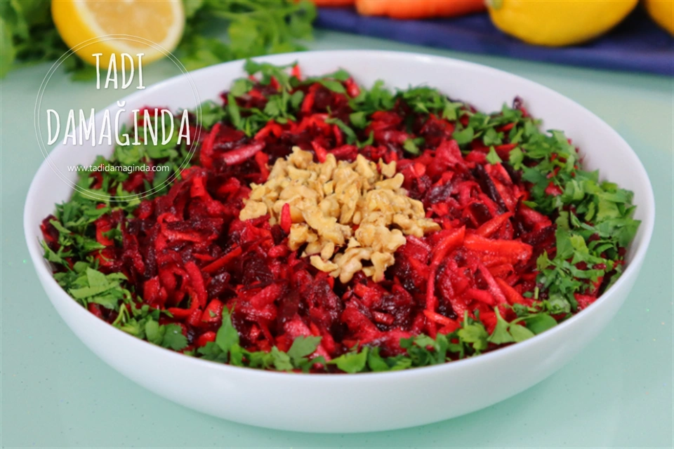 Ekşi Elmalı Havuçlu Pancar Salatası