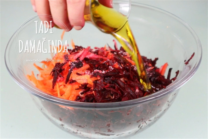 Ekşi Elmalı Havuçlu Pancar Salatası