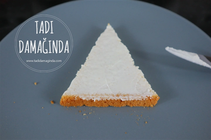 Çam Ağacı Şeklinde Labneli Ekmekler