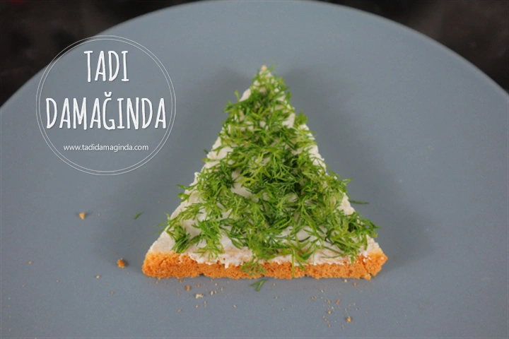 Çam Ağacı Şeklinde Labneli Ekmekler