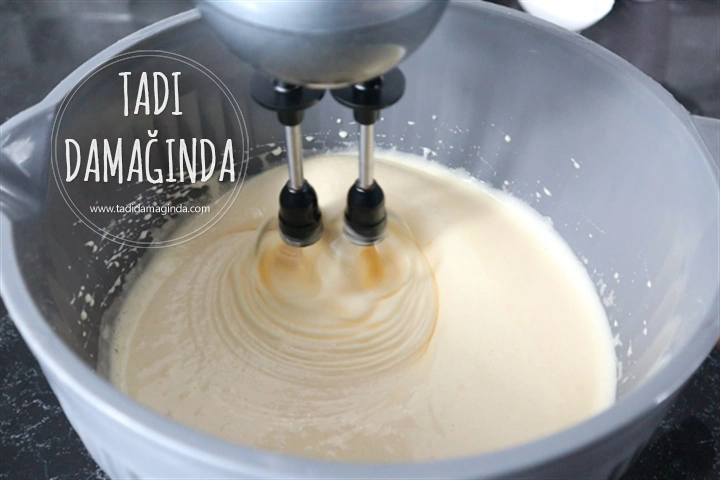 Büyük Borcamda 2 Renkli Kek