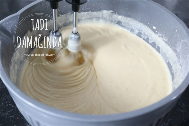 Büyük Borcamda 2 Renkli Kek