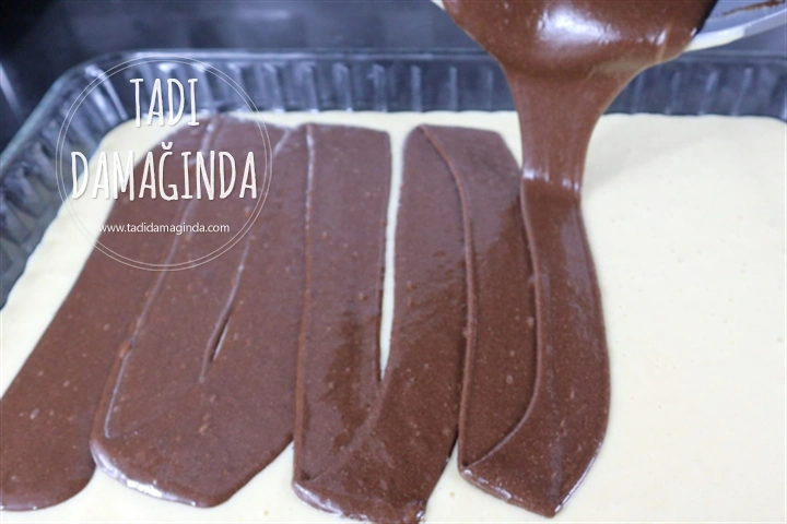 Büyük Borcamda 2 Renkli Kek