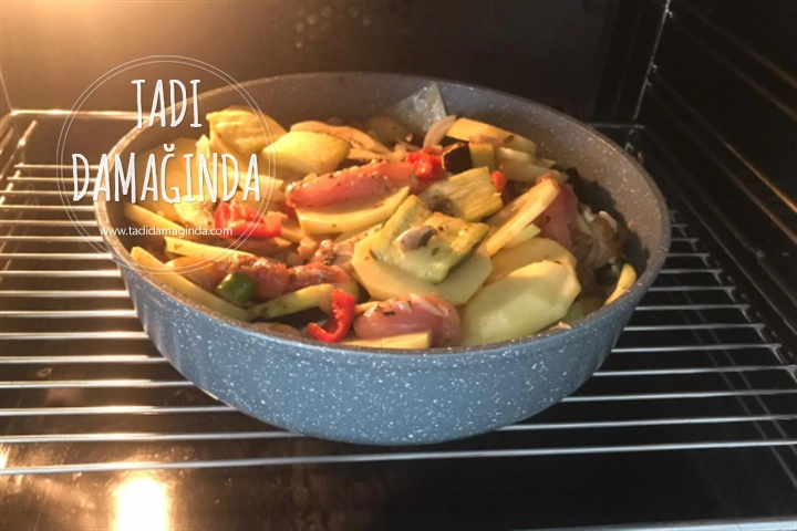 Fırında Sebzeli Tavuk