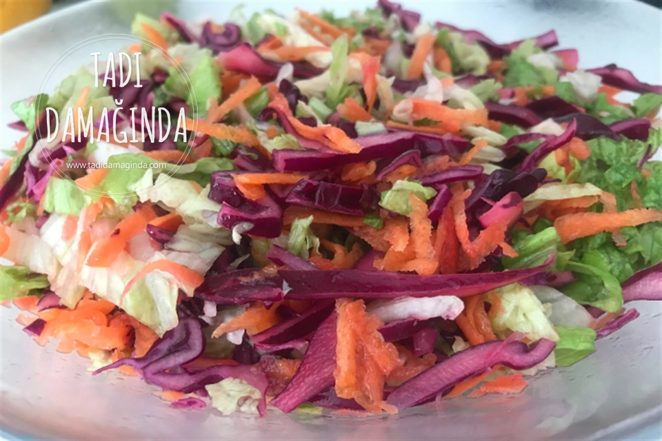 Mor Lahanalı Havuçlu Salata