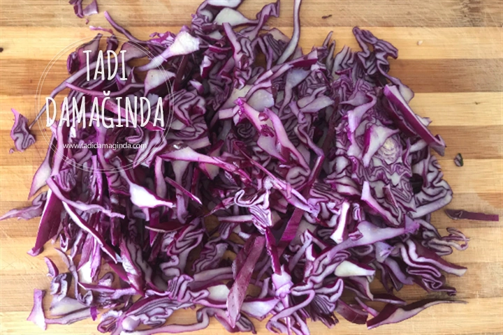 Mor Lahanalı Havuçlu Salata