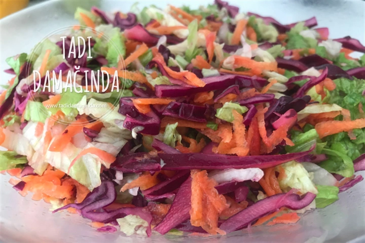 Mor Lahanalı Havuçlu Salata